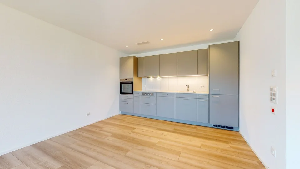appartamento moderno e confortevole di 3,5 locali con loggia soleggiata, asciugatrice privata e ascensore