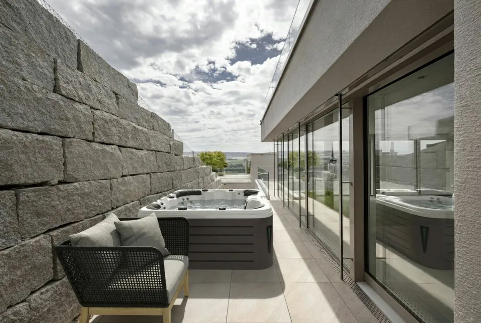 2-Etagen Terrassenhaus mit 2 Terrassen und 1 Sitzplatz