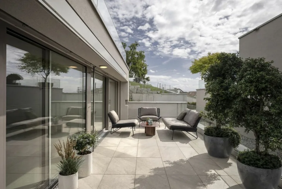 2-Etagen Terrassenhaus mit 2 Terrassen und 1 Sitzplatz