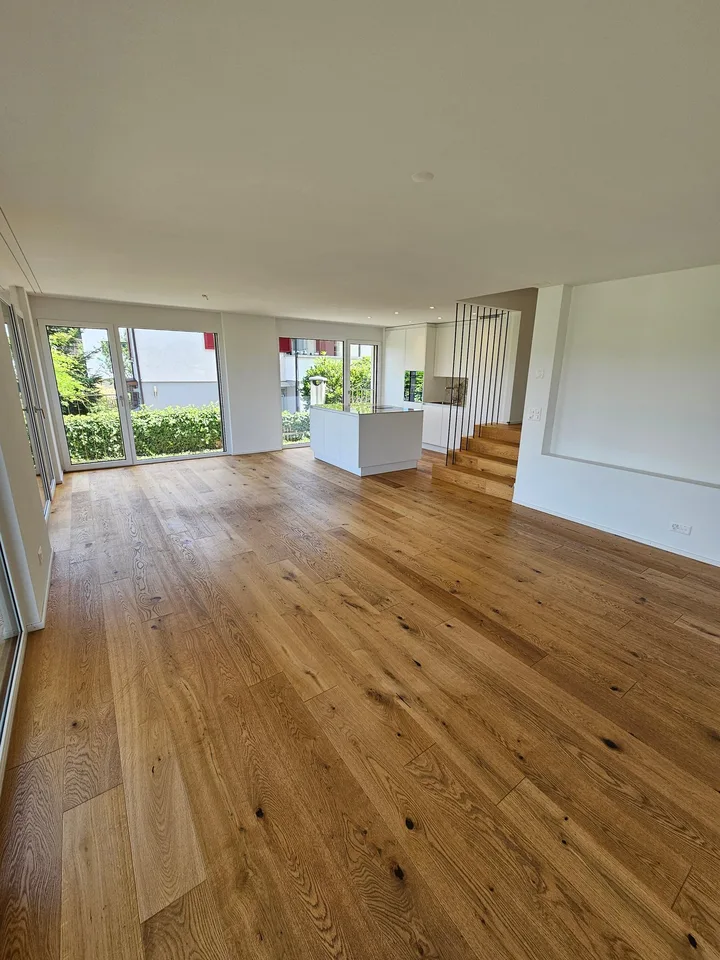Exklusive 4.5-Zimmerwohnung mit Gartensitzplatz und Weitsicht