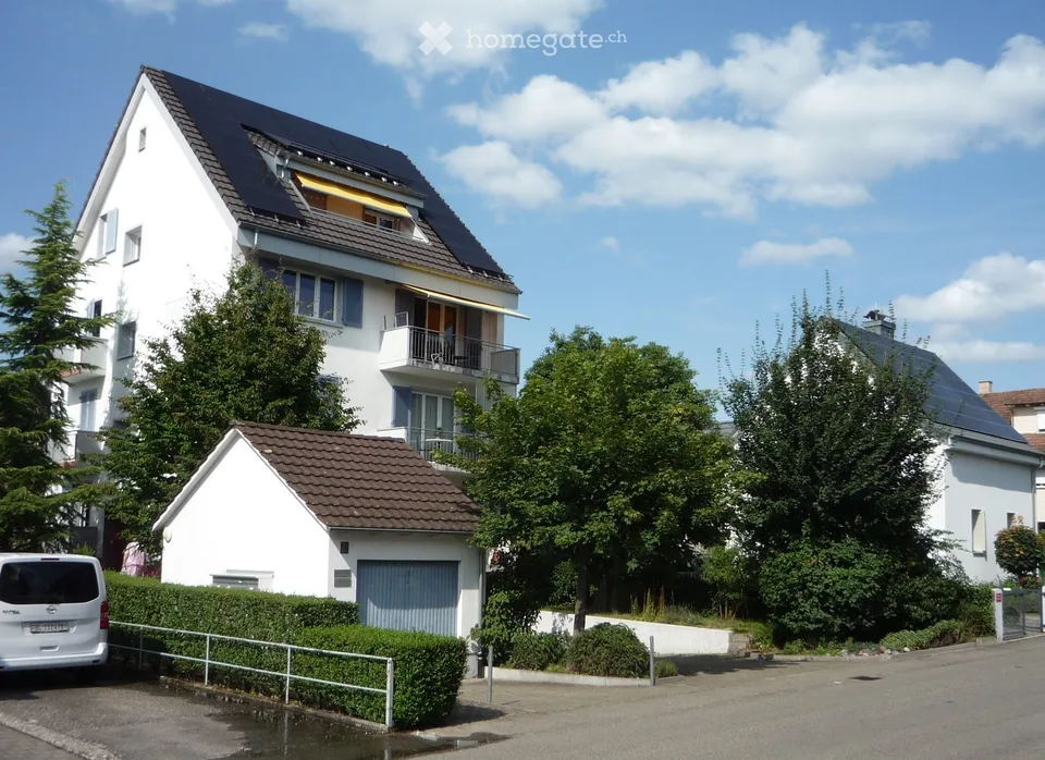 Schöne Wohnung in ruhigem Einfamilienhaus-Quartier