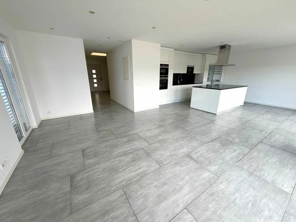 Brand new 4.5 room attic apartment