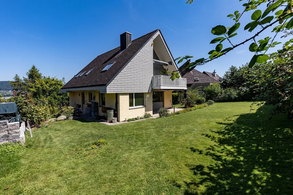 Freistehendes 6.5-Zimmer Einfamilienhaus an ruhiger Lage