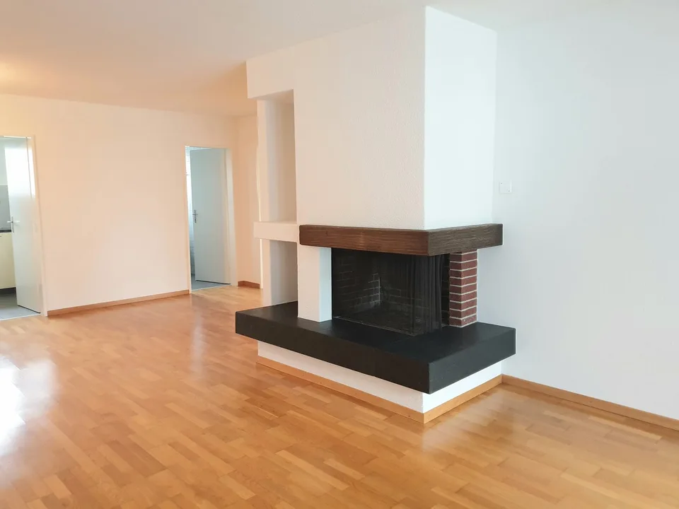 3,5-Zimmerwohnung im 2.OG zu vermieten.