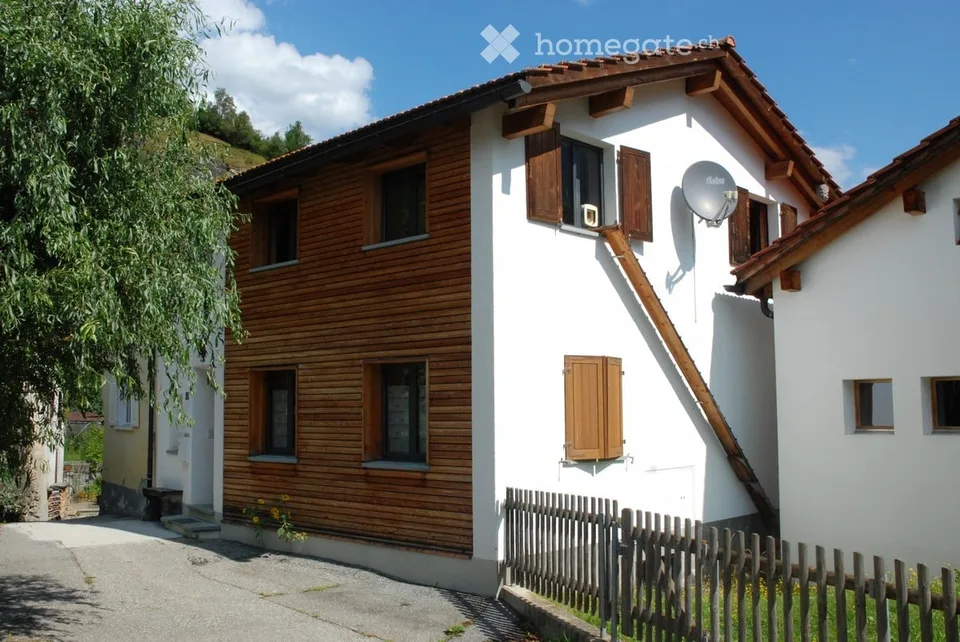 Ruhige Erdgeschosswohnung in Clugin, Graubünden