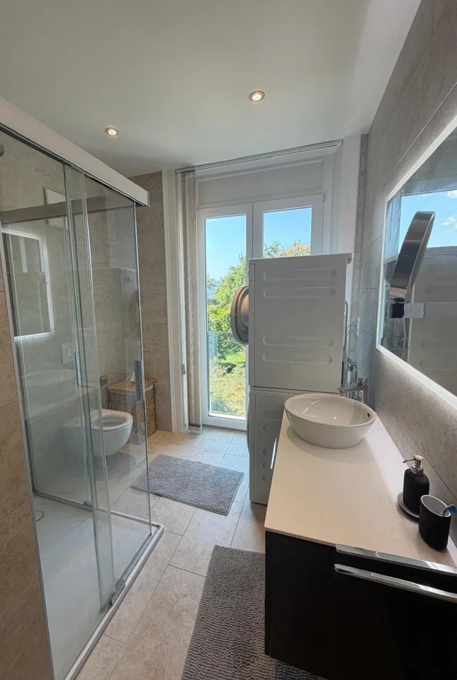 Wohnung mit 3.5 Zimmern und atemberaubendem Blick auf den Genfersee