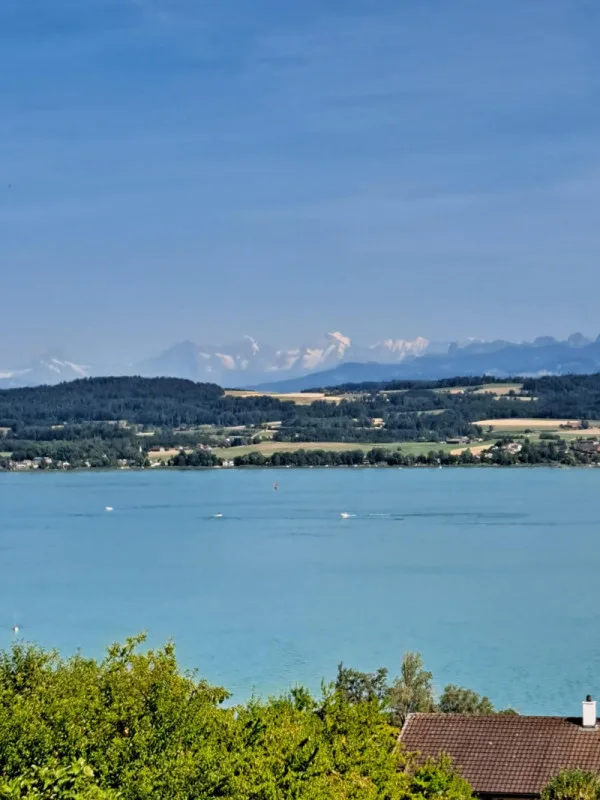 Duplex d'exception avec vue splendide sur le lac de Morat et les Alpes
