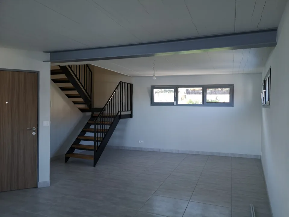 Duplex d'eccezione con vista splendida sul lago di Morat e le Alpi