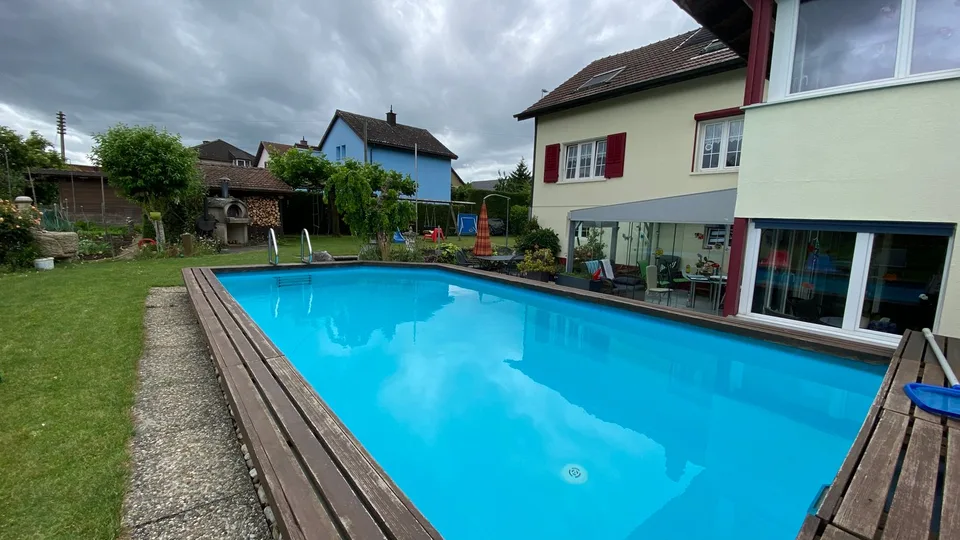 🌟 8-Zimmer-Einfamilienhaus mit Pool und vielseitigem Raumangebot in Niederbipp