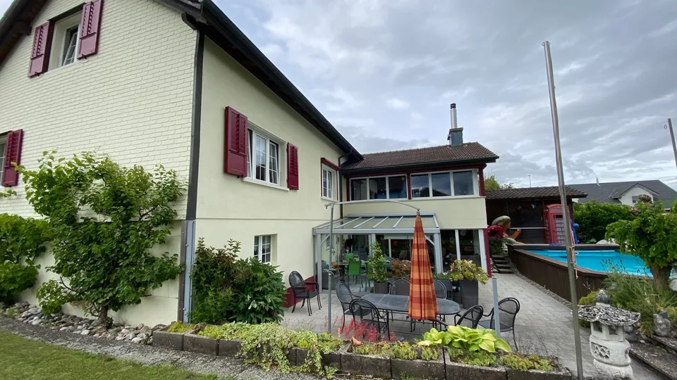 🌟 8-Zimmer-Einfamilienhaus mit Pool und vielseitigem Raumangebot in Niederbipp