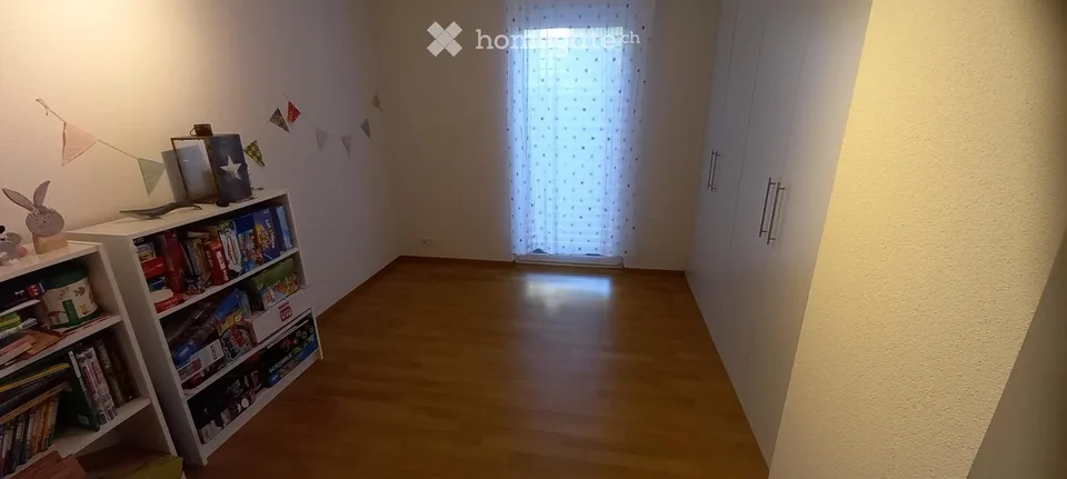 Appartement moderne 4.5 pièces avec deux places assises et espace gazon