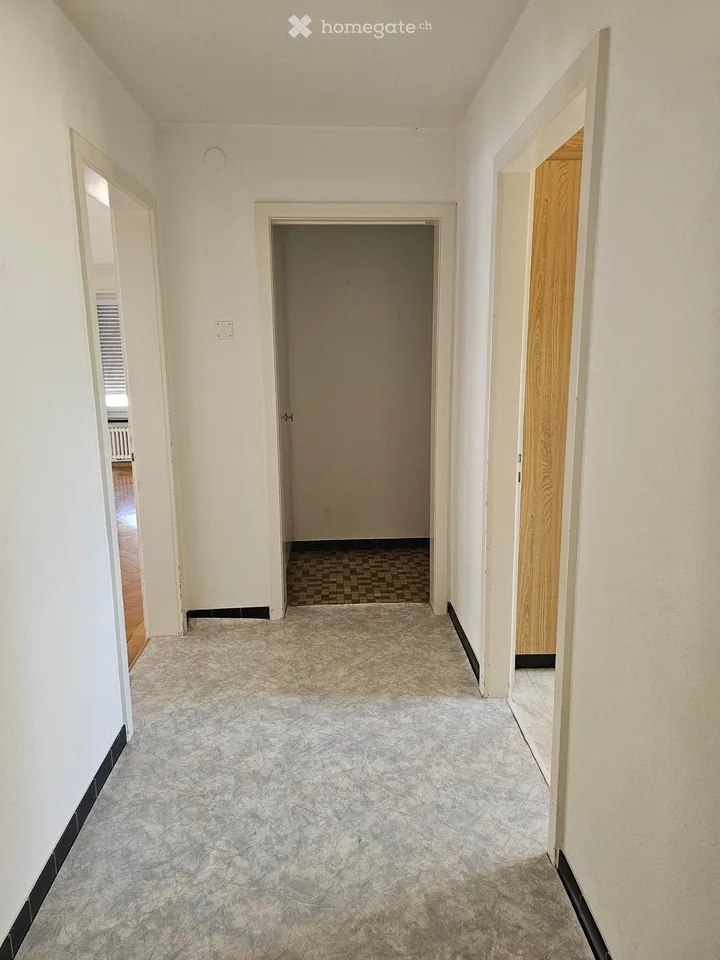 Affascinante appartamento di 4 locali in un edificio storico a Dottikon – disponibile immediatamente