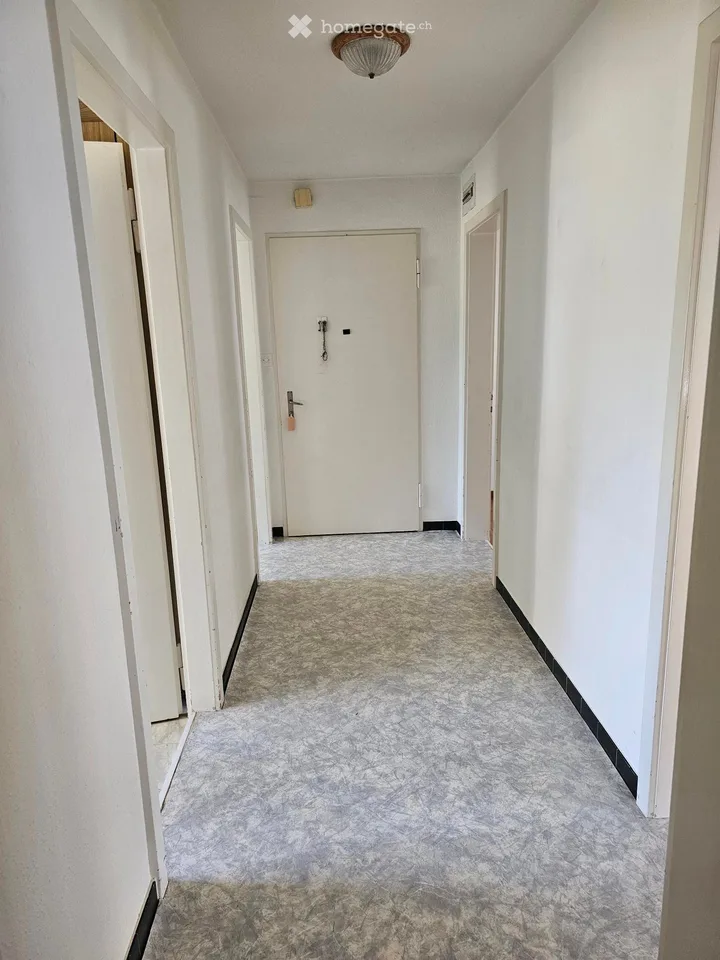 Affascinante appartamento di 4 locali in un edificio storico a Dottikon – disponibile immediatamente