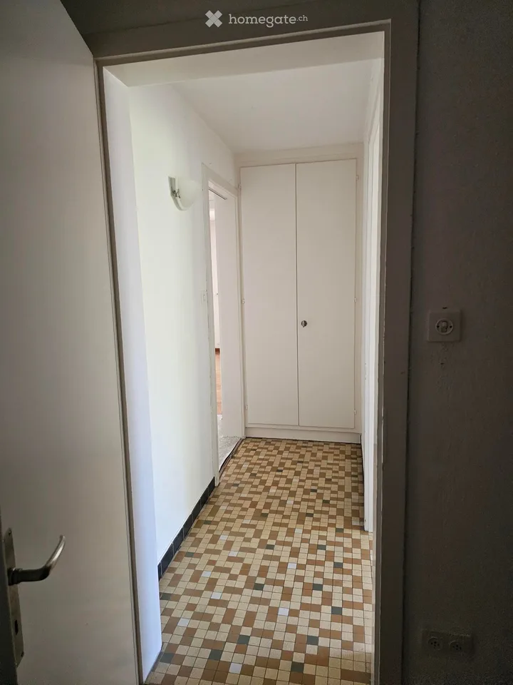 Affascinante appartamento di 4 locali in un edificio storico a Dottikon – disponibile immediatamente
