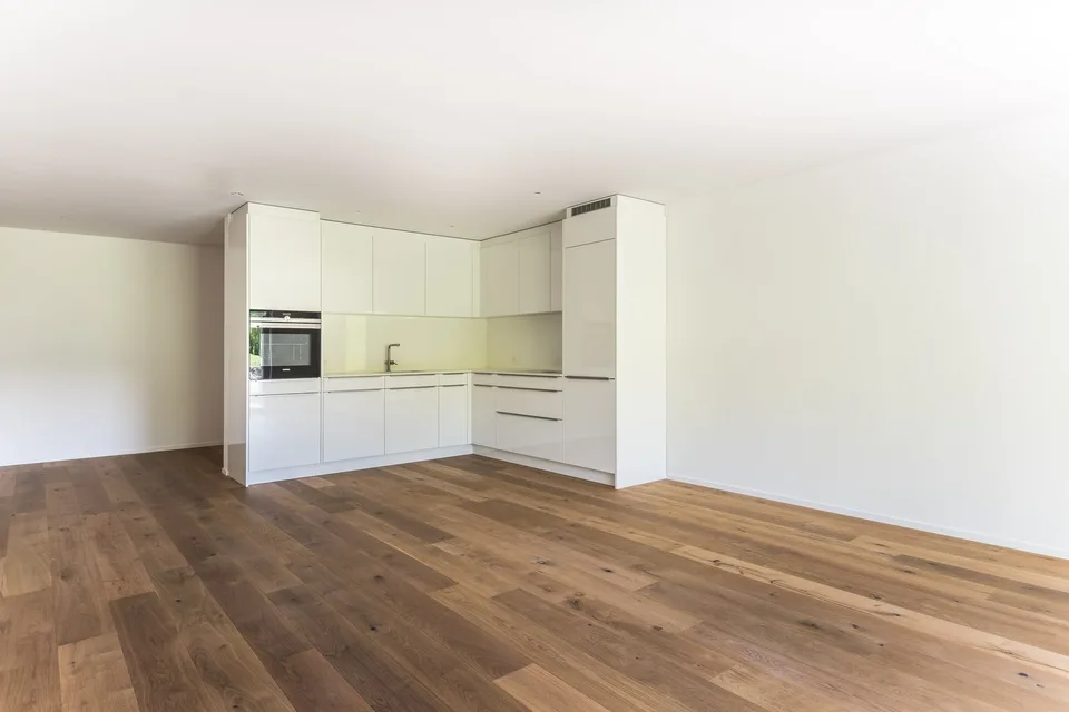 Modern 3.5-room apartment in Oberhelfenschwil – New building with seating area and magnificent view