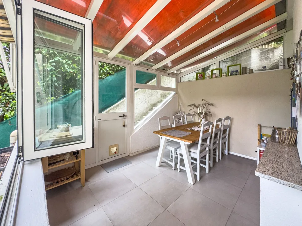 Semi-detached house with lake view and garden in Bissone