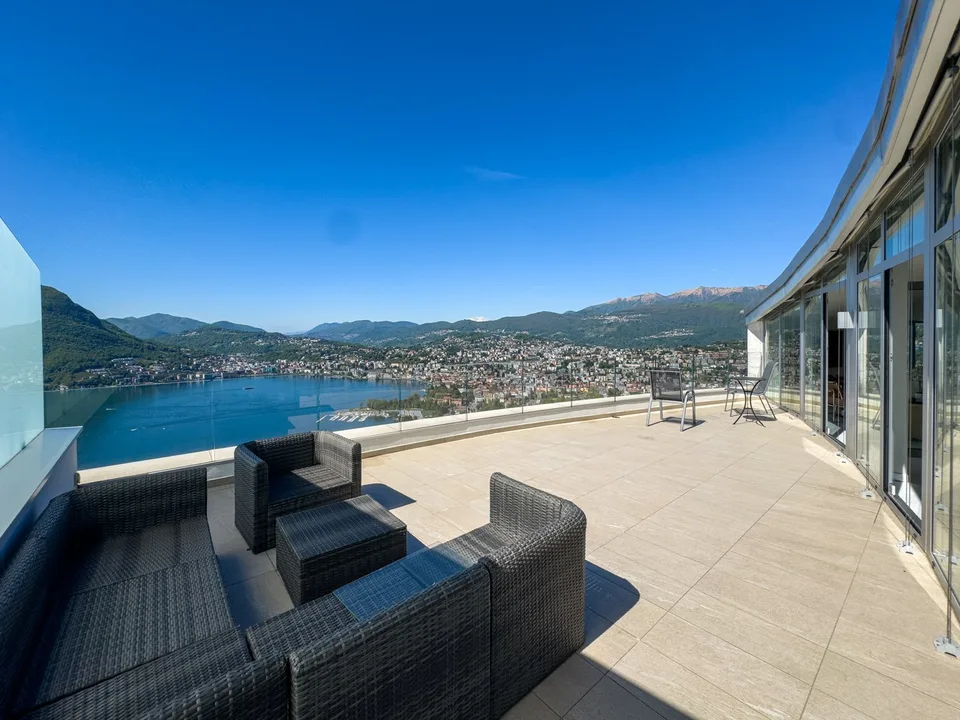 Appartement duplex de luxe avec vue sur le lac à Aldesago