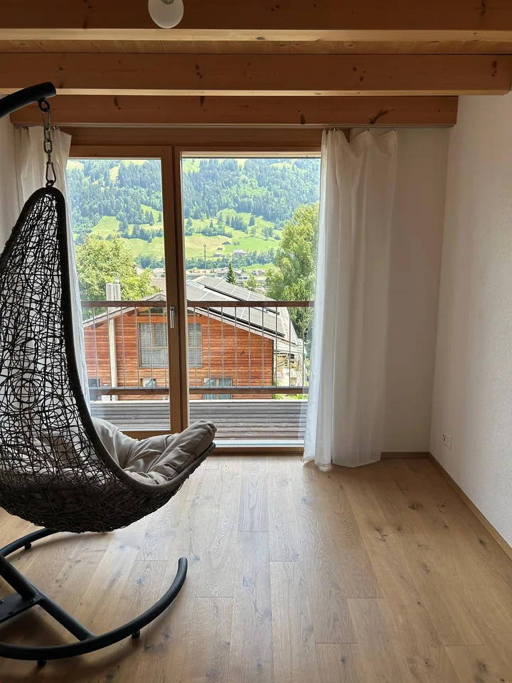 Appartement moderne 4.5 pièces avec vue sur le monde montagnard du Kandertal