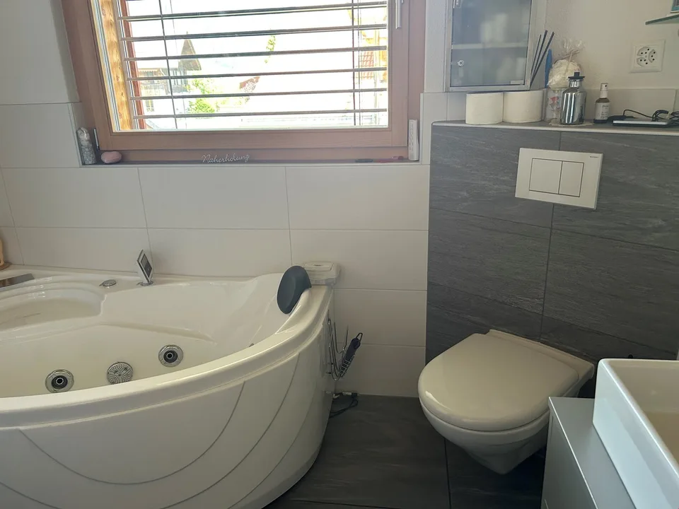 Moderne 4.5 Zimmer - Wohnung mit Blick auf die Kandertaler Bergwelt – Foto 8 von 10