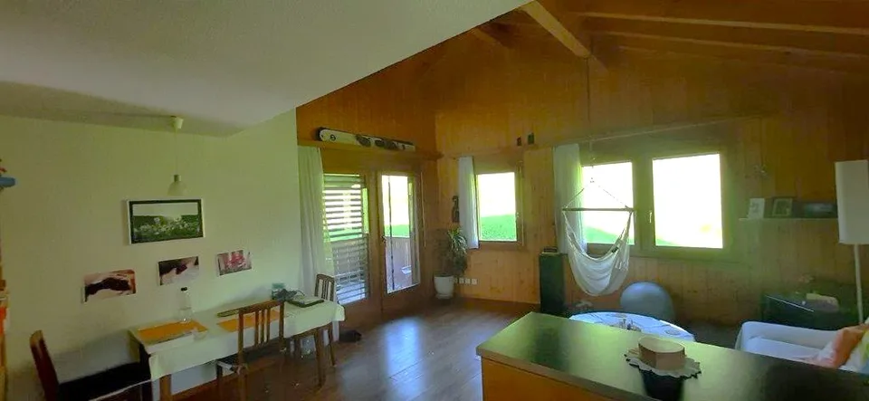 Ruhige 3.5 Zimmer - Wohnung mit Blick auf die Berglandschaft