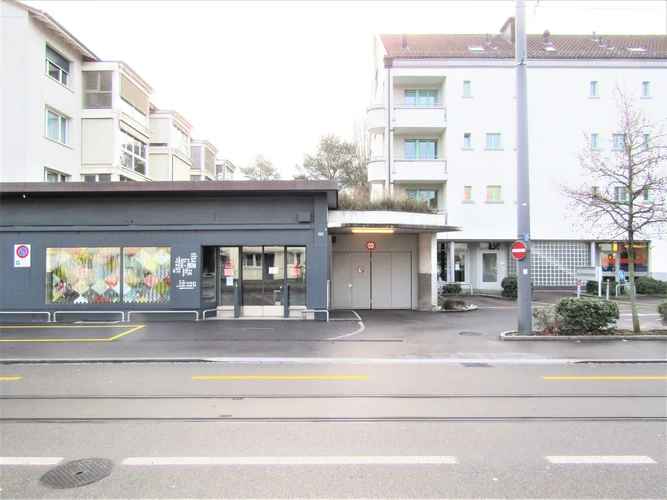 Einstellhallenplatz für Motorrad in Allschwil