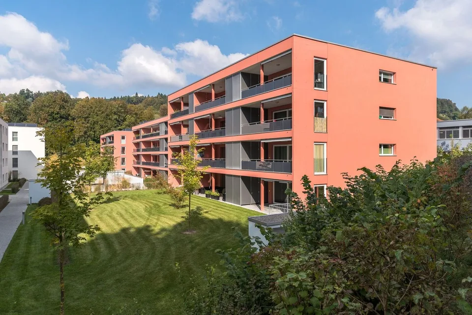 Neuwertige 3.5 Zi-Gartenwohnung nähe Wald und Spital 108m2