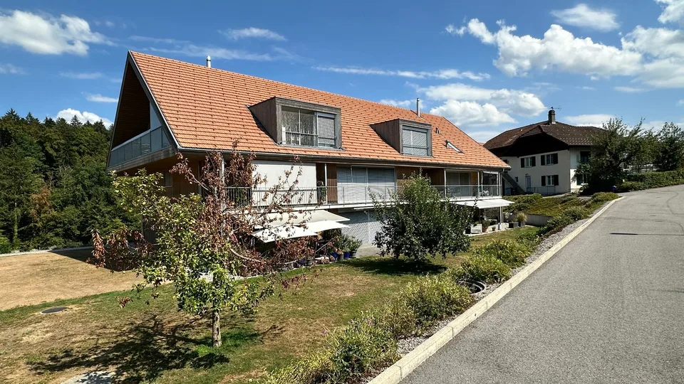moderne und gepflegte 2.5-Zimmer-Wohnung in Rapperswil/BE