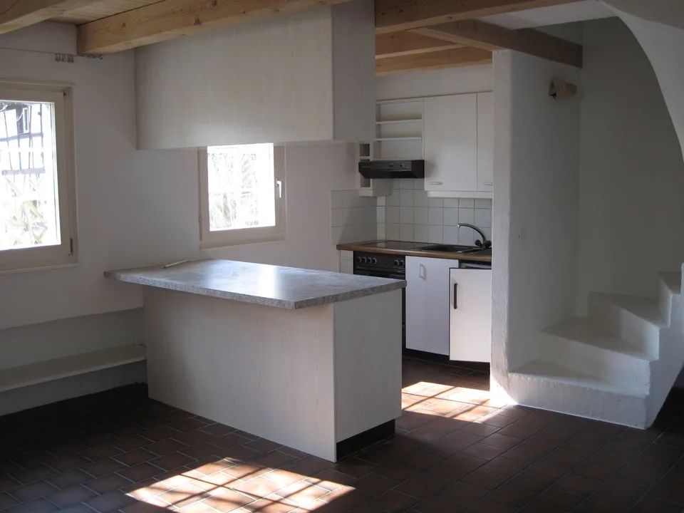 Cozy 3-room old building apartment with balcony in Freienstein-Teufen