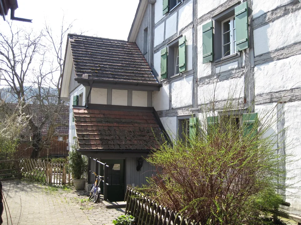 Gemütliche 3-Zimmer-Altbauwohnung mit Balkon in Freienstein-Teufen