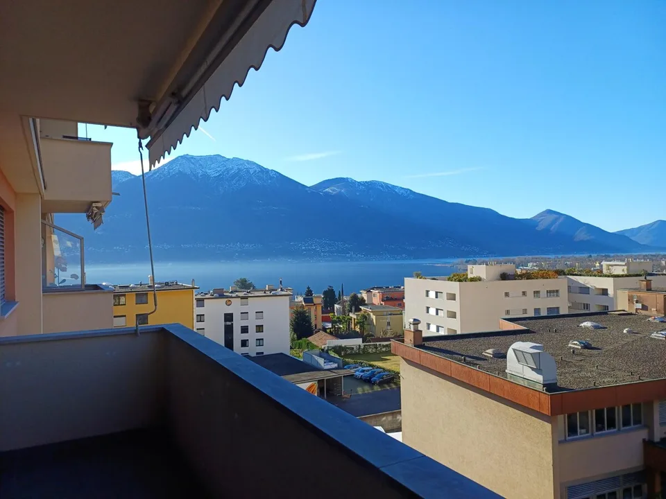 MINUSIO  VISTA LAGO, LUCE E COMODITÀ NEL CUORE DELLA CITTÀ