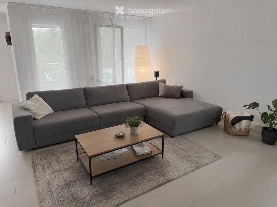 Helle 4.5-Zimmer-Wohnung mit Balkon und schöner Aussicht in Bülach