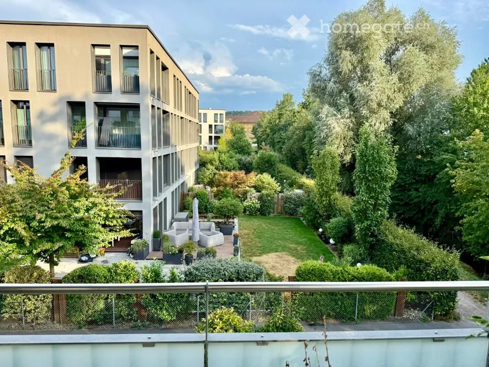 Helle 4.5-Zimmer-Wohnung mit Balkon und schöner Aussicht in Bülach