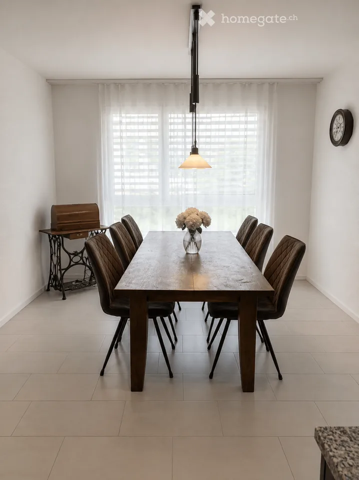 Helle 4.5-Zimmer-Wohnung mit Balkon und schöner Aussicht in Bülach