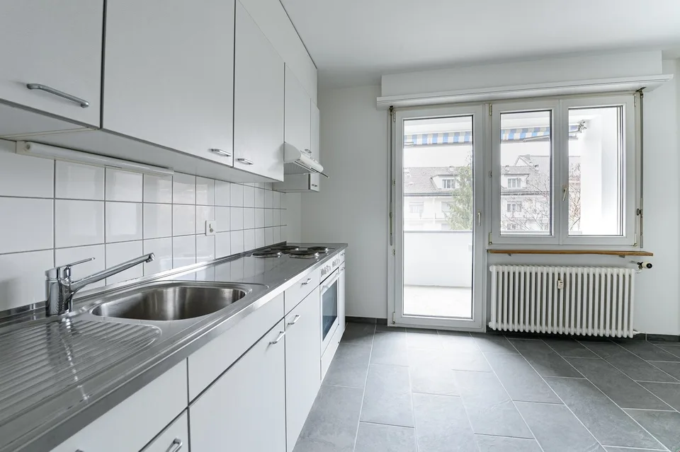 Helle 2-Zimmer-Wohnung mit Balkon in Basel-Kleinhüningen – Foto 6 von 13
