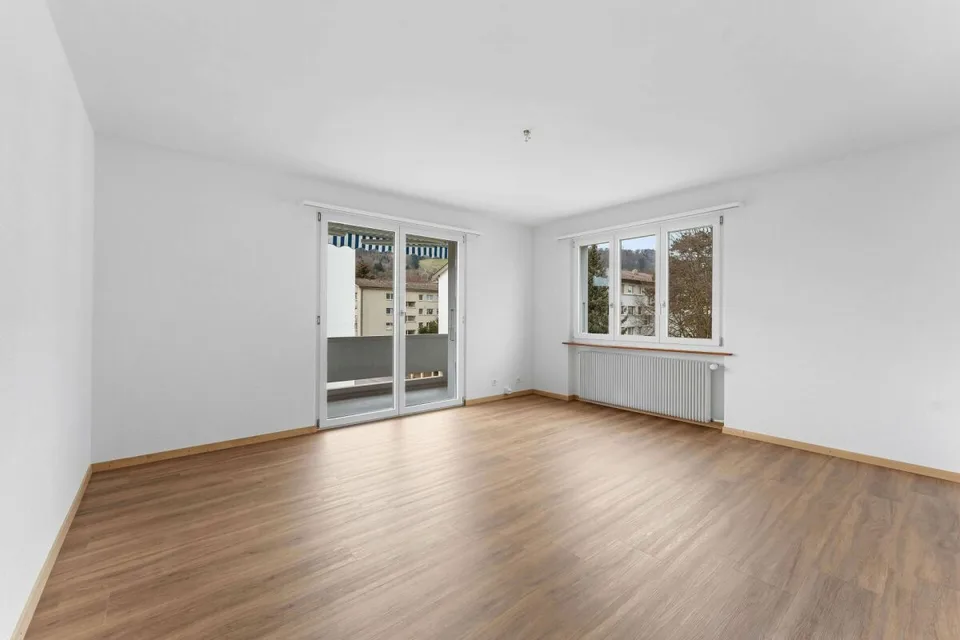 4-Zimmer-Wohnung im Hochparterre mit Balkon zu vermieten