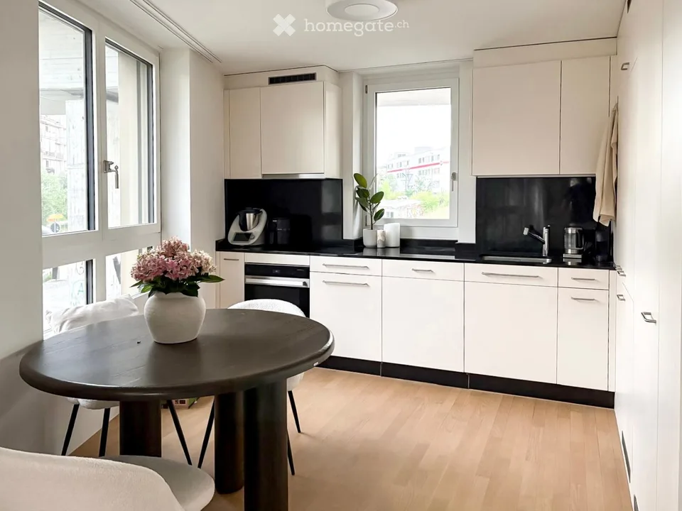 Appartement moderne 2.5 pièces avec balcon (avec place de parking) dans le quartier Zwicky