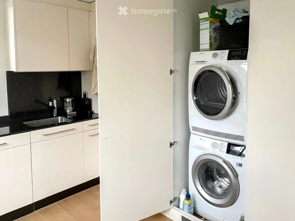 Appartement moderne 2.5 pièces avec balcon (avec place de parking) dans le quartier Zwicky