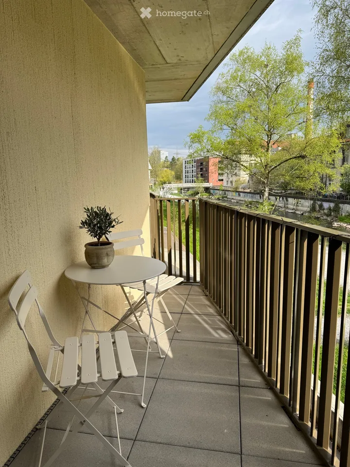 Appartement moderne 2.5 pièces avec balcon (avec place de parking) dans le quartier Zwicky