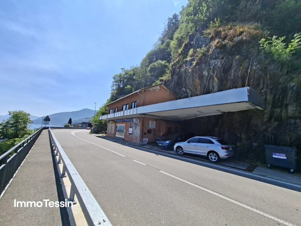 POTENTIAL: Liegenschaft in Brissago direkt am Lago Maggiore mit atemberaubender Seesicht und mehreren Parkplätzen