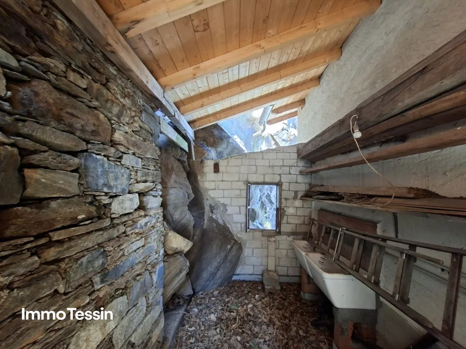 POTENTIAL: Liegenschaft in Brissago direkt am Lago Maggiore mit atemberaubender Seesicht und mehreren Parkplätzen – photo 12 sur 12