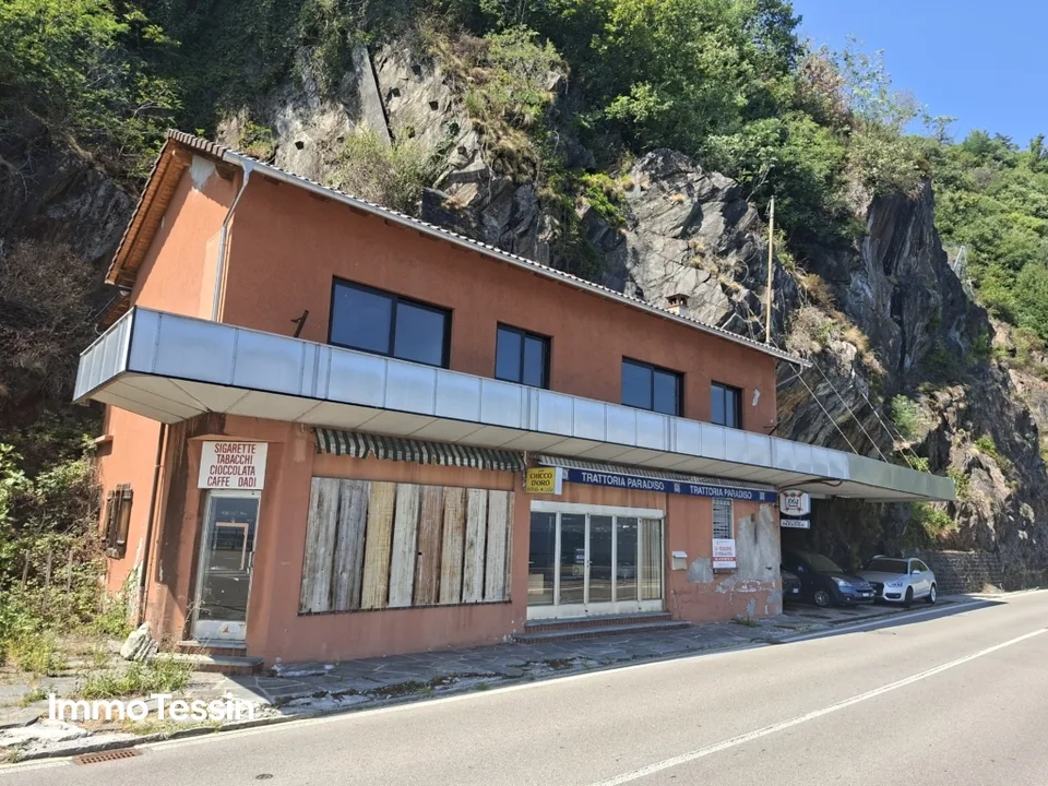 POTENTIAL: Liegenschaft in Brissago direkt am Lago Maggiore mit atemberaubender Seesicht und mehreren Parkplätzen – photo 6 sur 12