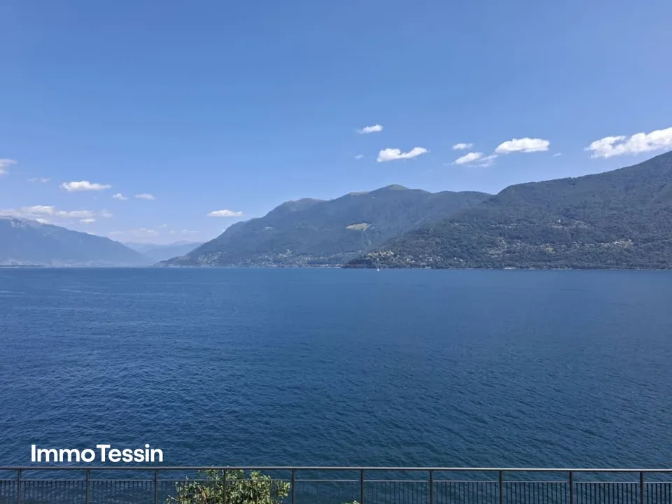POTENTIAL: Liegenschaft in Brissago direkt am Lago Maggiore mit atemberaubender Seesicht und mehreren Parkplätzen
