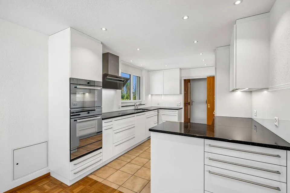 3 appartements, atelier et espace commercial : vivre et travailler combinés