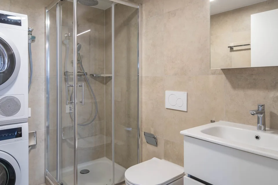 Appartamento luminoso e moderno di 3,5 locali – vicino al centro città e recentemente ristrutturato!