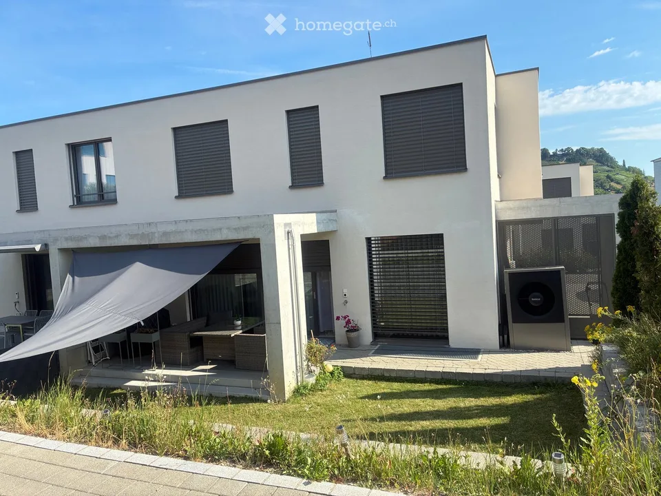 Modernes 4.5-Zimmer-Doppeleinfamilienhaus in Thal SG – Neubau 2023