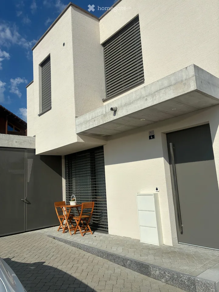 Modernes 4.5-Zimmer-Doppeleinfamilienhaus in Thal SG – Neubau 2023
