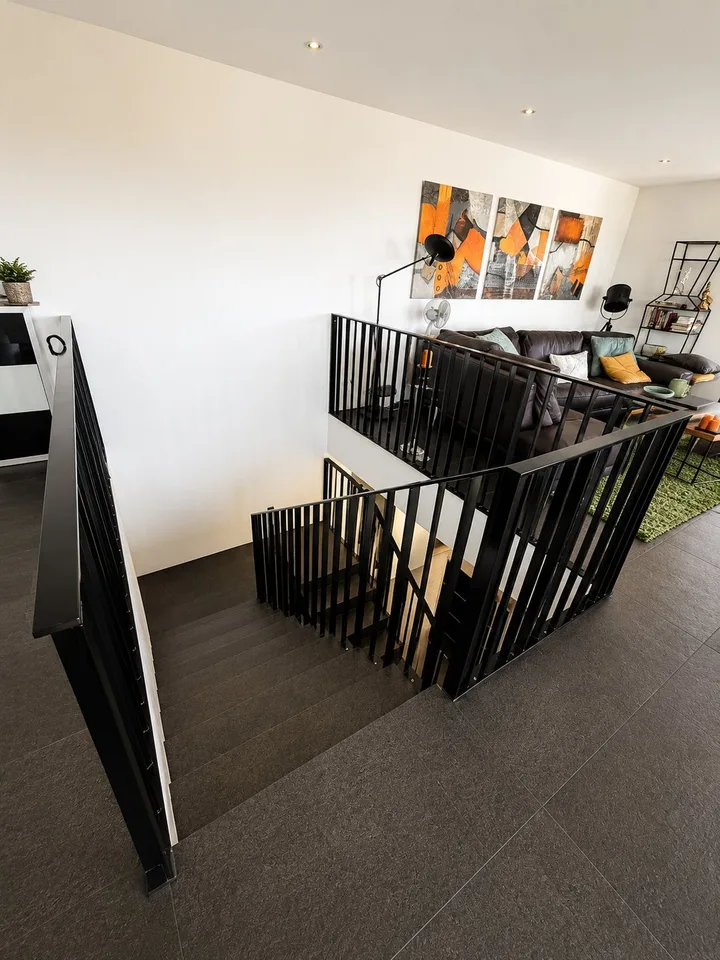 Appartamento mansardato di 4,5 locali elegante a Weiningen