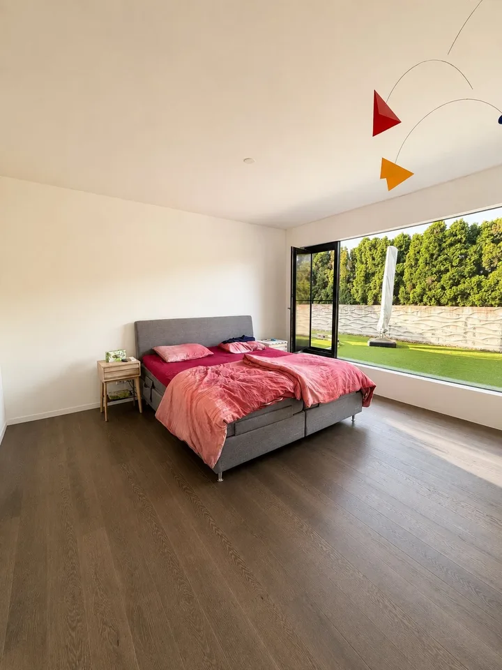 Appartamento mansardato di 4,5 locali elegante a Weiningen