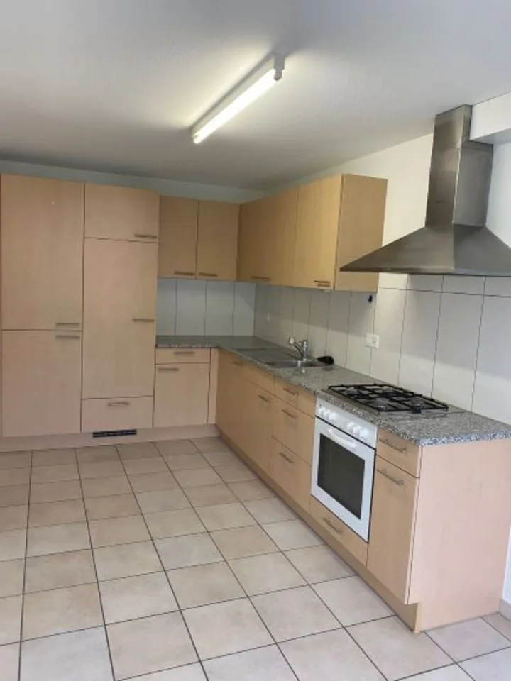 Schönes und geräumiges 4-Zimmer-Apartment im 4. Stock