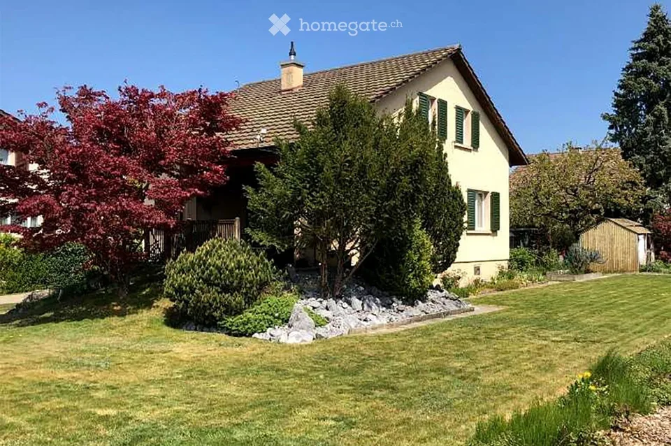 Charming 5.5-room single-family house with large garden in Buchs AG – available immediately